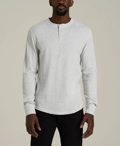 T-shirt à manches longues pour homme en gros, qualité supérieure, 100% coton, 180 GSM, logo personnalisé, coupe décontractée, col à patte, 3 boutons - Product Image 1