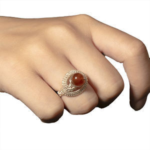 beGems - Anillo minimalista de granate para mujer, joyería elegante hecha a mano - Product Image 1
