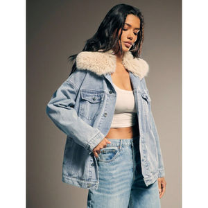 แจ็คเก็ตยีนส์แขนยาวลำลองสำหรับผู้หญิง ระบายอากาศได้ดี อุ่นสบาย ทันสมัย สามารถปรับแต่งได้ พร้อมไส้ใยฝ้าย สำหรับฤดูหนาว ออกแบบ OEM - Product Image 1