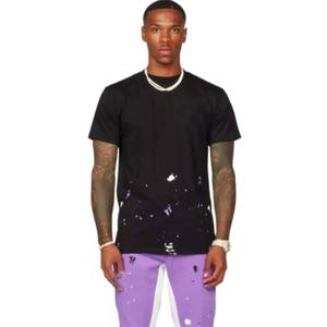 Conjunto de camiseta suave y acogedora para hombre y pista acampanada apilada: moderno y cómodo para usar durante todo el día - Product Image 1