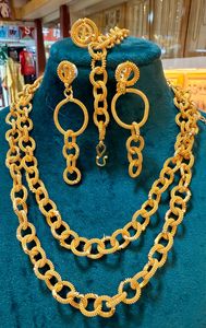 Dubai Vintage 24K chapado en oro conjunto de joyería de Bulgaria Material de cobre pendientes brazaletes peines broches - Product Image 2