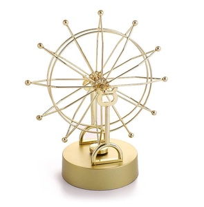 Petite pièce maîtresse décorative de table en métal doré pour le salon, la chambre à coucher et la décoration intérieure Standard. - Product Image 6