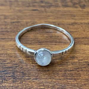 925 Sterling Silver Moonstone Ring (1.4 Grams) Light Weight Minimalist Everyday Wear Gift unisex - Product Image 1