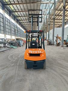 Chariot élévateur électrique avec nacelle élévatrice haute capacité 1500kg-2500kg, origine USA, doté d'une boîte de vitesses, d'une pompe, d'un moteur et d'un châssis. - Product Image 2