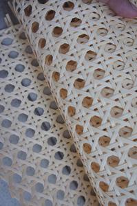 Matériau de rouleau de maille de tissage tissé en osier de rotin avec flexibilité et durabilité Matériau chaud pour l'extérieur intérieur - Product Image 6