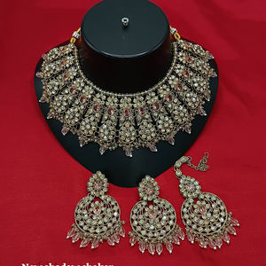 Conjunto de collar gargantilla chapada en oro étnico de diseñador con piedras austriacas brillantes joyería de declaración para novias ocasiones especiales - Product Image 2