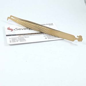 Pinces à épiler professionnelles tendance en acier inoxydable couleur or, pointe inclinée, tête élégante, manche personnalisable - Product Image 2