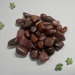 Pierres roulées de rubis naturelles écologiques en gros |   Cristaux de guérison traités thermiquement pour le Feng Shui, le Reiki, la décoration intérieure, l'équilibre énergétique - Product Image 1