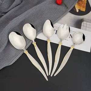 Ensemble de couverts à manche incurvé modeste, parfait pour les dîners formels, les hôtels, les restaurants, les présentations de table élégantes et le style d'événements à domicile - Product Image 1