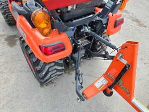 Tractor Subcompacto 4x4 BX2380 2019 - Motor y Bomba Versátiles de Alta Productividad para Uso Doméstico y Comercial - Product Image 4