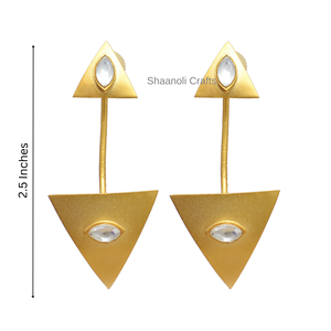 Boucles d'oreilles longues en forme de triangle plaqué or de créateur pour femmes et filles pour la fête de mariage et Sangeet, Mehndi, Haldi Wear Earring - Product Image 3
