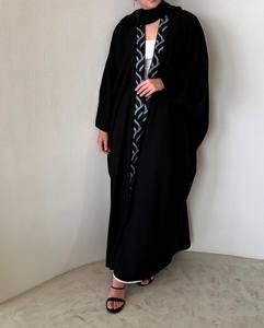 Abaya en soie noire faite à la main Dubaï Belle broderie blanche Anti-rides Manches longues Vêtement de prière musulman traditionnel pour adultes - Product Image 4