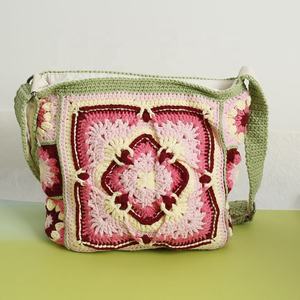 Bolso Cuadrado Pequeño de Ganchillo Estilo Bohemio para Niña, Tejido a Mano con Hilo 100% Algodón de Leche, Accesorio de Moda Estilo Granny Square - Product Image 1