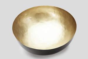 Ensemble de bols en métal élégant avec finition noire et dorée pour un service élégant et un accent de décoration moderne pour la maison - Product Image 3