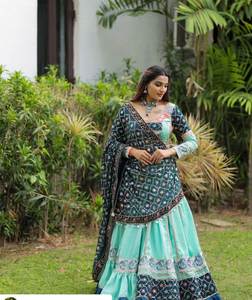 Top vente Lehenga Choli en soie tissu broderie séquence travail indien pakistanais fête des femmes collation spéciale pour Navratri - Product Image 1