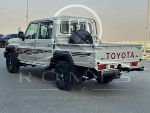 Toyota Land Cruiser Serie 70 2026 Bianco, Pickup 4.1-6L Benzina Manuale, 4 Posti, Sedili in Tessuto Scuro, Pneumatici R17, Guida a Sinistra - Product Image 4