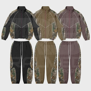 Ensemble survêtement coupe-vent surdimensionné en nylon 100% avec veste à fermeture éclair et pantalon élastique, design par sublimation - Product Image 1