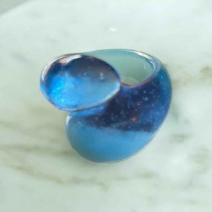 Anneaux en résine acrylique de forme ronde, fabriqués à la main, anneaux d'amour pour femmes, bijoux de fête, vente en gros au meilleur prix - Product Image 2