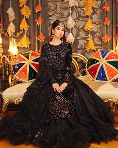 Diseñador nupcial Lehenga Choli puro Viscos cristal seda trabajo hecho a mano bordado hermoso vestido de novia listo para personas ricas - Product Image 2