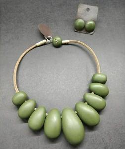 Collier de perles le plus chaud collier de perles en résine pour les fêtes de mariage fiançailles fêtes de noël et vêtements de bureau - Product Image 1