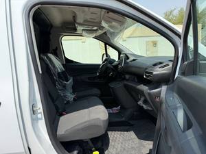 PEUGEOT PARTNER E-PARTNER USATO 2024, 5.5L, 41.465KM, 18 POSTI, DIESEL, TRASMISSIONE AUTOMATICA - Product Image 2