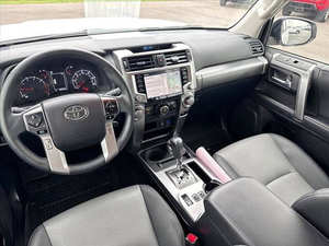 Toyota 4Runner S LHD Usado en Buen Estado, Años 2007-2021 - Product Image 2