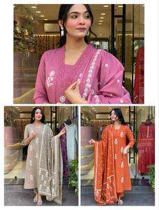 Elegante Salwar Kameez Blanco Bordado en Poliéster con Kurta Dupatta con Trabajo de Espejo, Borde Dorado, Sin Arrugas, para Fiestas - Product Image 3