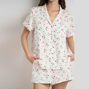 Pyjama court en satin personnalisable pour femmes, vêtements de nuit d'été élégants avec taille élastique et fermeture à boutons, caractéristiques lisses - Product Image 2