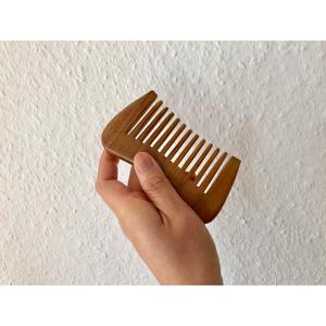 Diseño maravilloso Peines tallados peine de madera de sándalo Fabricantes de loto tallado a mano artesanías creativas de talla de madera disponibles - Product Image 4