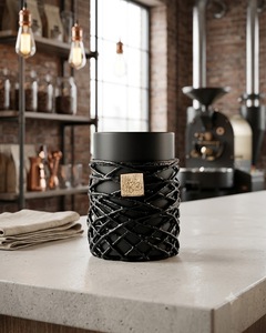 Brûleur d'encens en bois de santal noir avec motif tressé et emblème doré, diffuseur d'aromathérapie religieux 100% naturel, utilisation toute saison - Product Image 1