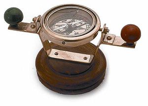 Boussole en laiton au design antique Compagnon de voyage de poche portable Randonnée Camping Sports de plein air Guide de montre lumineux de style nautique - Product Image 2