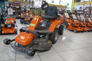 Tondeuse autoportée industrielle en gros pour R 420TsX AWD, moteur 2 temps 125cc, commande électrique à 100%, télécommandée, pour usine - Product Image 5