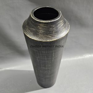 Grand pot de fleurs décoratif moderne avec finition en nickel et martelé, parfait pour la maison et le bureau sophistiqués - Product Image 1