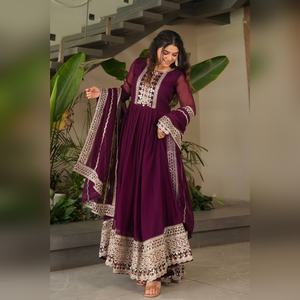 Anarkali salwar kameez exclusif en georgette avec un haut et un bas richement ornés de fils et un dupatta assorti pour les sorties décontractées - Product Image 6