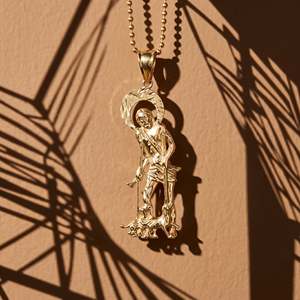 Colgante de Halo de San Cristóbal en Plata Sanctum, Joyería Religiosa Devocional con Acabado Plateado Pulido, Collar Espiritual Unisex - Product Image 5