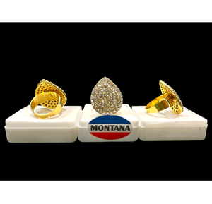 Bague plaquée or en forme de goutte glamour avec incrustation de diamants américains éblouissants, parfaite pour les occasions élégantes - Product Image 1