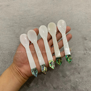 Cuillère en nacre blanche luxueuse Cuillère à caviar Cuillère de service Mélange de coquille d'ormeau Parfait pour servir du caviar Taille 6-12cm - Product Image 1