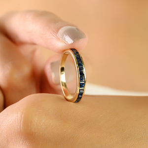 Magnifique bague demi-éternité empilable en saphir bleu véritable personnalisable, vente flash, bijoux à porter tous les jours, or jaune massif 14 carats - Product Image 2