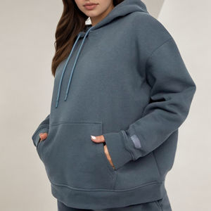 ชุดฮู้ดดี้ผ้าฝ้ายสำหรับผู้หญิงลายโลโก้แบบกำหนดเองสำหรับฤดูหนาว คุณภาพสูง สั่งซื้อจำนวนมาก ราคาโรงงานจากผู้ผลิตชุดกีฬา - Product Image 1