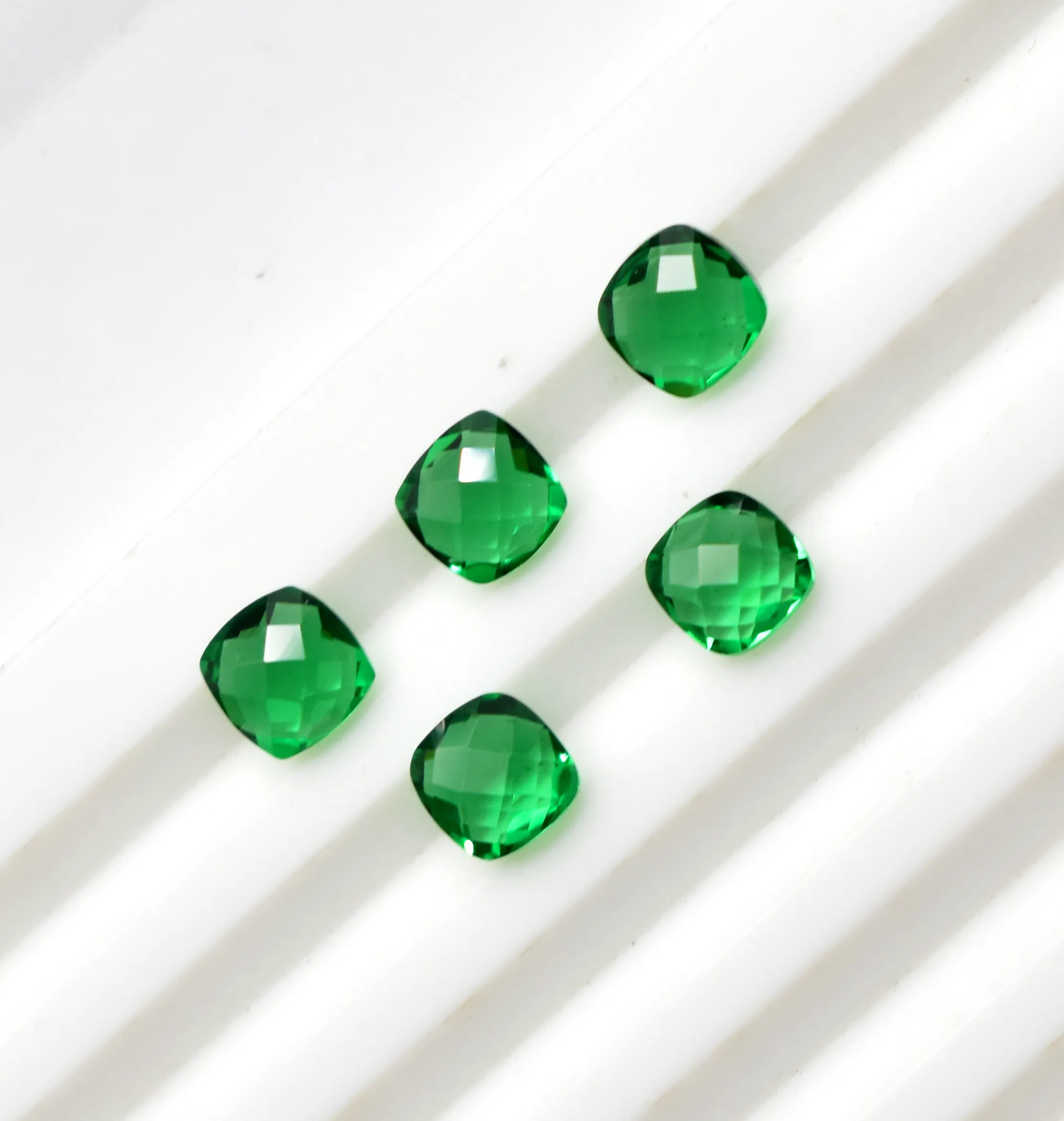 Smeraldo Checker pietra preziosa sfaccettata 6 MM dimensioni pietra preziosa sintetica laboratorio cresciuto smeraldo verde per la creazione di gioielli.