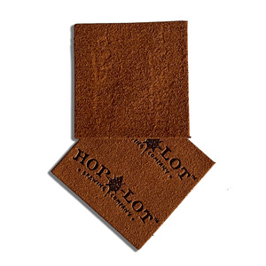 Étiquettes d'étiquette de vêtement de <span class=keywords><strong>haute</strong></span> qualité <span class=keywords><strong>Logo</strong></span> coudre sur l'étiquette de vêtements Patch en cuir suédé en cuir de vêtement pour vêtements - Product Image 3