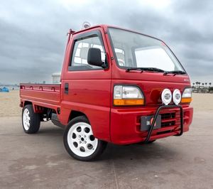 Camionnette compacte d'occasion pour le transport des petites entreprises, moteur économe en carburant, performances fiables. - Product Image 3