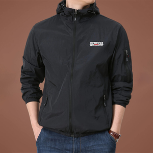 เสื้อแจ็คเก็ตมีฮู้ดสำหรับผู้ชายสำหรับฤดูหนาวกลางแจ้ง ป้องกันแสงแดด พิมพ์ลายตัวอักษร มีซิปกระเป๋าด้านหน้า ฮู้ดปรับได้ น้ำหนักเบา ระบายอากาศได้ดี - Product Image 3