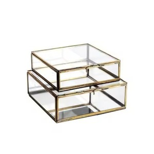 Boîte de rangement en verre avec cadre en métal doré moderne et luxueux, fait à la main, avec des éléments en laiton, pour organiser les colliers et les bagues, décoration d'intérieur - Product Image 6
