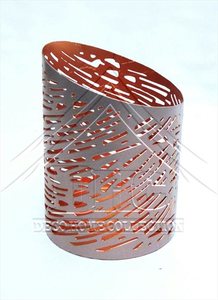 Portavelas de Estilo Nórdico en Negro Mate y Verde Lima, Lámpara Votiva de Malla Metálica Industrial, Contenedor de Velas Abstracto con Orificios Perforados - Product Image 4