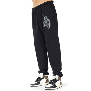 Pantalones de chándal con serigrafía informal para hombre de alta calidad 100%, diseño personalizado con cierre de cintura elástica, hechos de tela de lona - Product Image 4