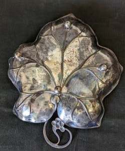 Plateau de rangement et de service en métal au design vintage Finition décorative élégante pour mariage et restaurant - Product Image 2