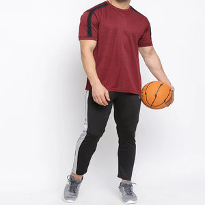 เสื้อยืดแขนครึ่งพอดีตัวของผู้ชายชุดสีเทาเสื้อสวมหัวระบายอากาศได้พร้อมโลโก้และการออกแบบที่กำหนดเอง - Product Image 3