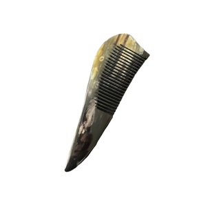 Peines iónicos antiestáticos personalizados, peine de cuerno de búfalo de dientes anchos para cuero cabelludo sensible para uso en salón y barbería - Product Image 6