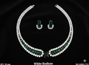 ชุดสร้อยคอ AD ดีไซน์หรูหราสำหรับผู้หญิง เครื่องประดับอินเดียแบบดั้งเดิม ชุดสร้อยคอเจ้าสาวสำหรับงานปาร์ตี้ งานแต่งงาน และของขวัญ - Product Image 4